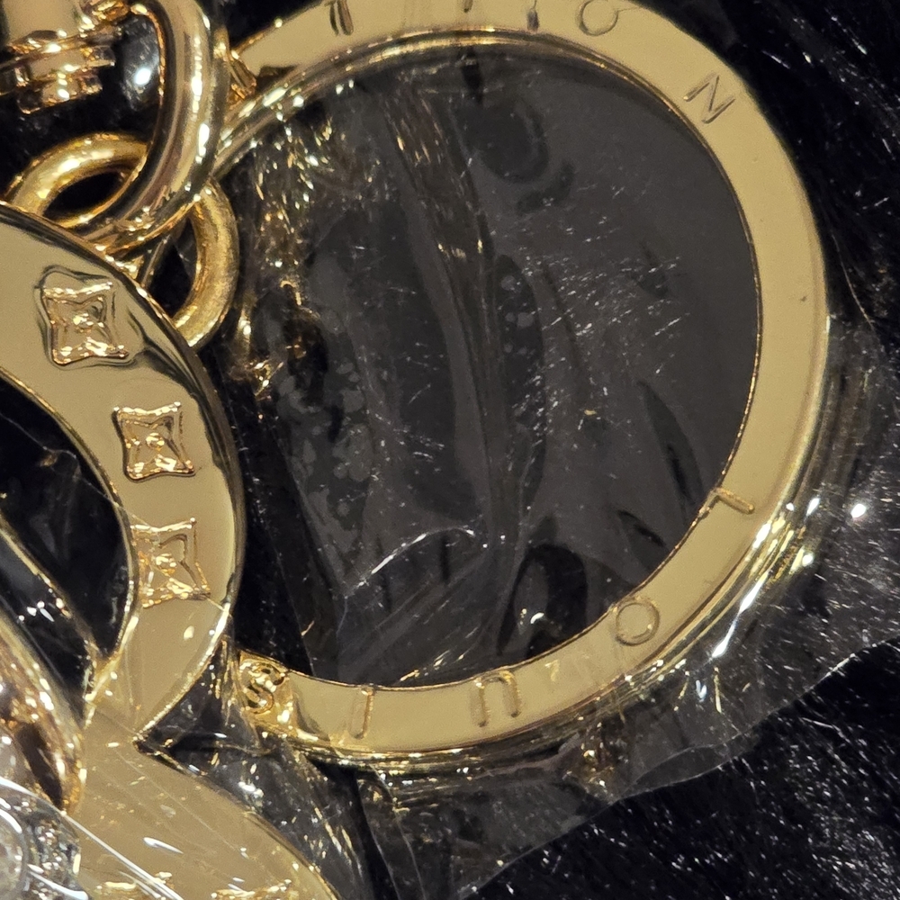 18kgp LV Elegant Gold and Silver Keychain - Picture 4 of 13